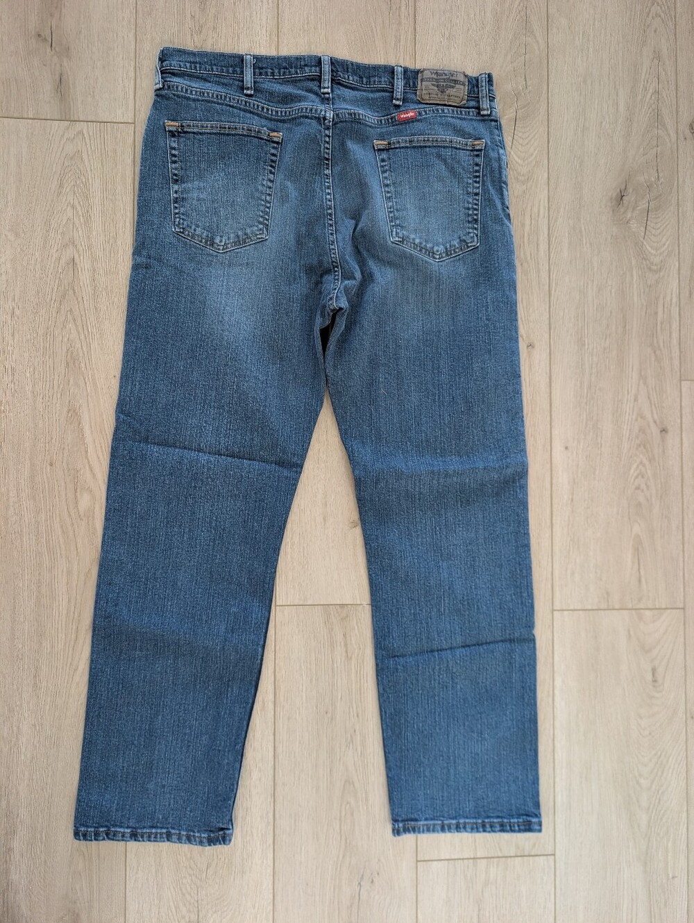 Men's Wrangler Blue Denim Jeans Regular Fit Flex - Picture 8 of 9
